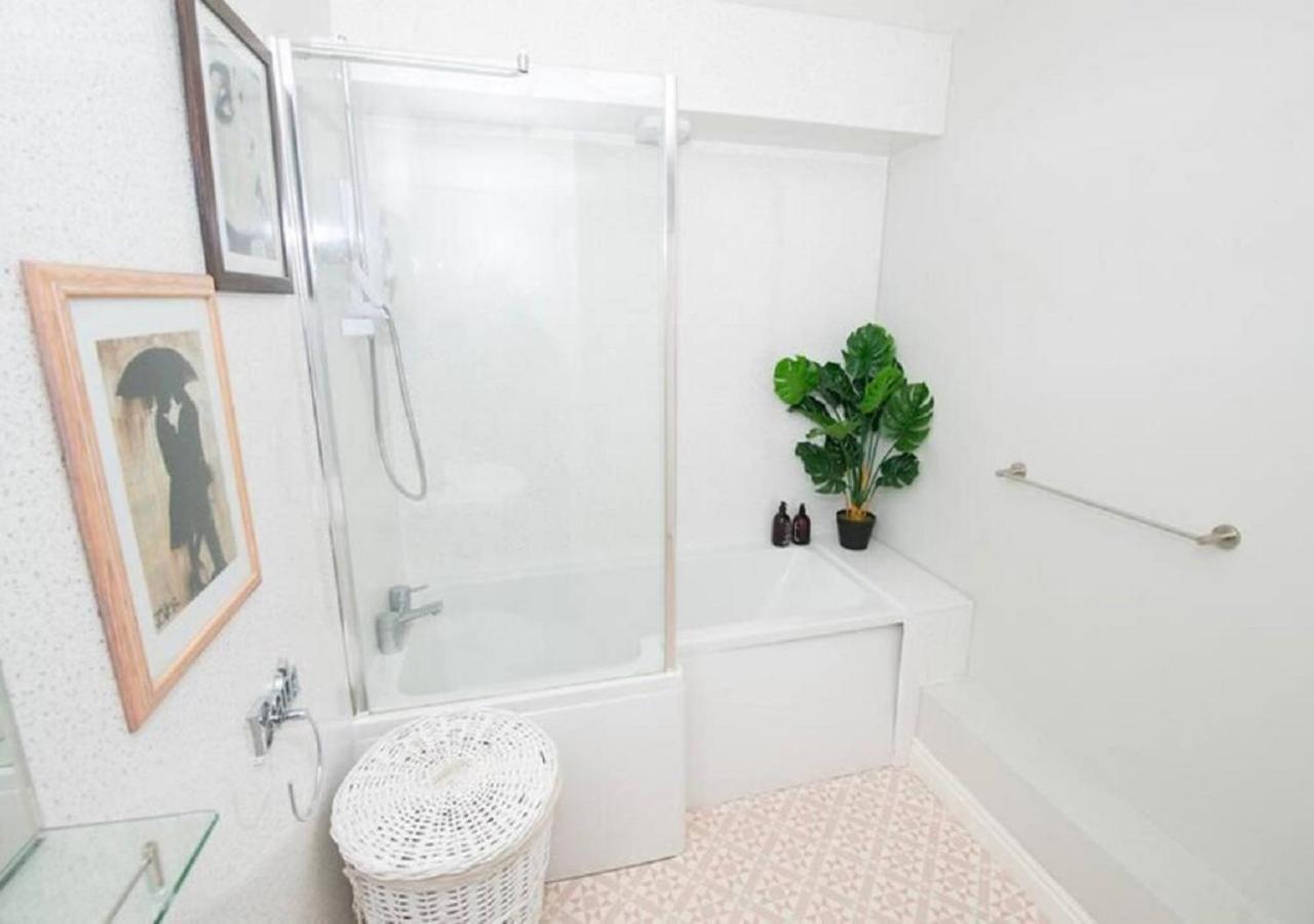 סקארבורו Pelican-Stylish 2-Bed Apartment Close To Beach & Town מראה חיצוני תמונה